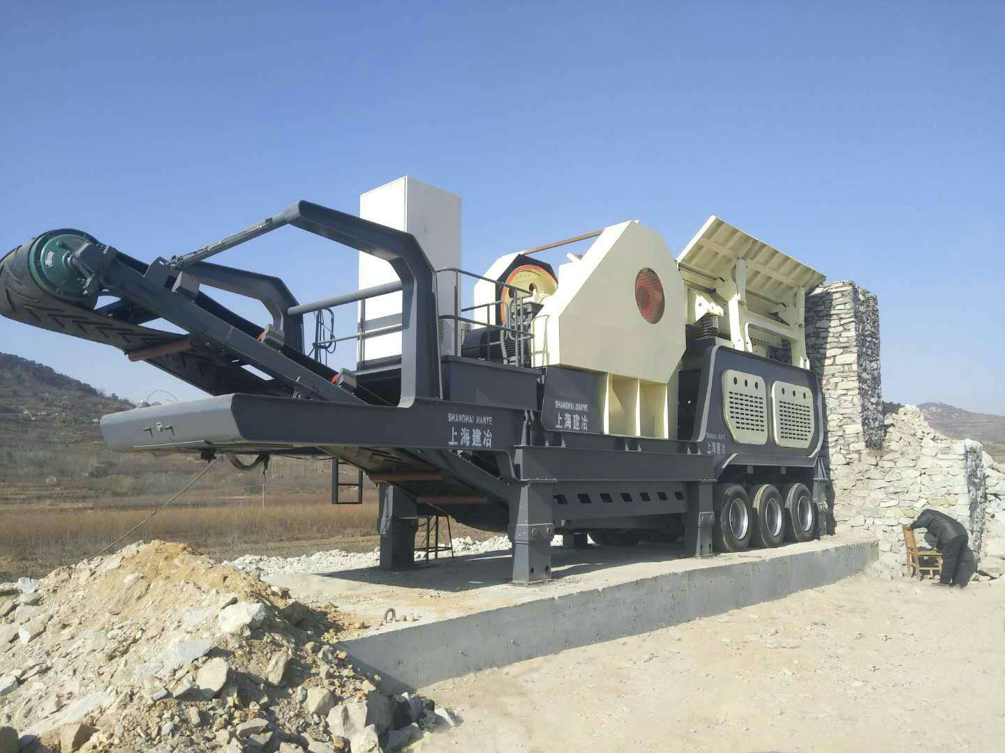 Jaw mobile crushing station 